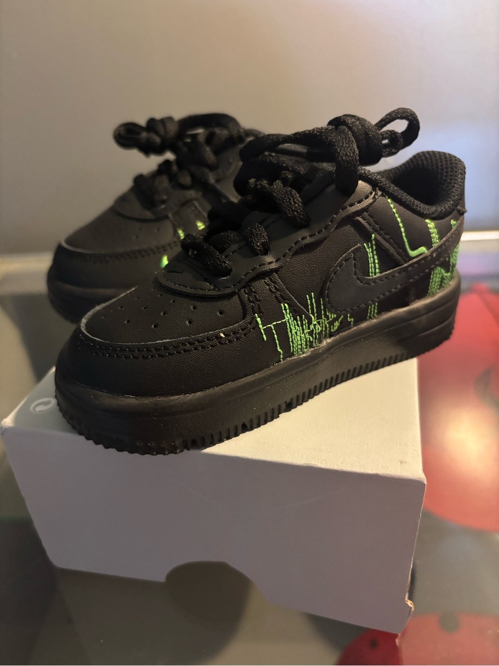 Nike Kids Black Sneakers with Neon Green Stitching 6 c for toddlers